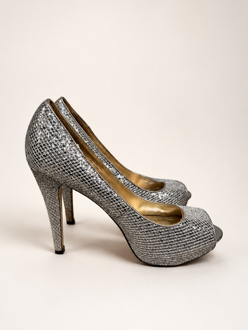 Badgley Mischka Women’s Encrusted Peep Toe Heels sz 9 # Box A38